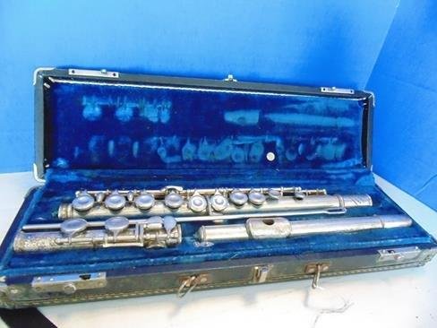 I M Grassi Milano Silver Flute: Silver flute signed I M Grassi Milano. in Case. Good Condition.