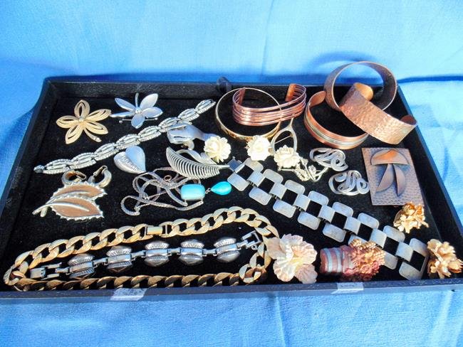 Costume Jewelry: Group of Costume jewerly most with names Trifari, Erwin Pearl, Lisner, Napier, Vandell, Monet, Marley-Crimi, Renoir, Sara Coventry and a few unsigned pieces. Very good condition.