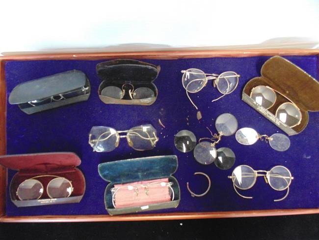 Vintage Eye Glasses: 8 pair of eye glasses.