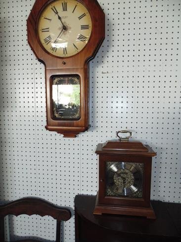 Seth Thomas Clock & Wall Clock: Seth Thomas mantle clock plus a wall clock.