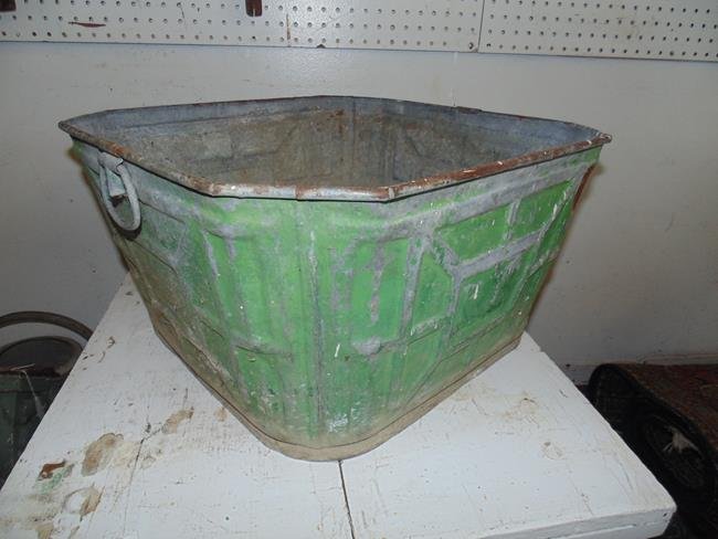 Old Galvanized Wash Tub in Old Green Paint (1 of 1)