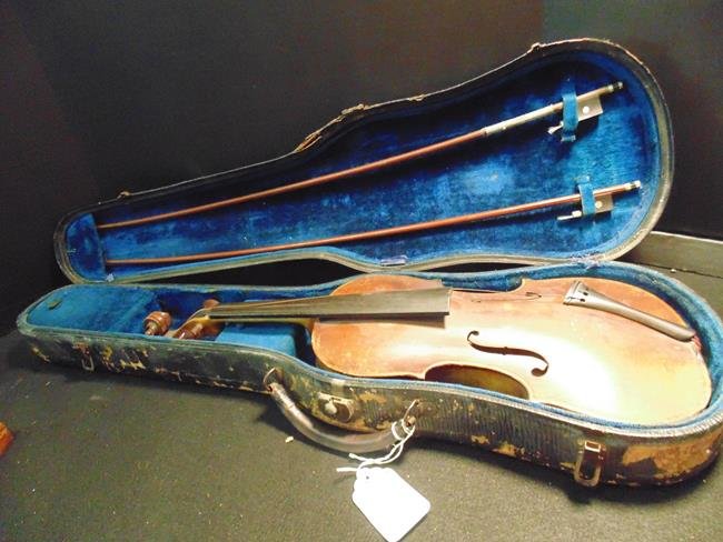 Violin & Case (1 of 1)