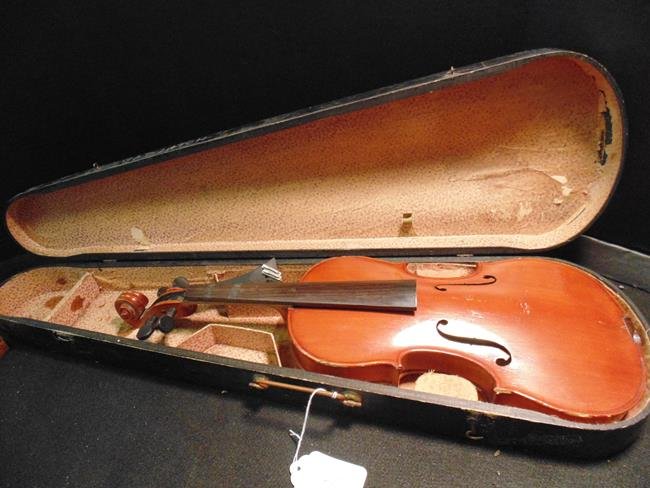 Violin & Case (1 of 1)
