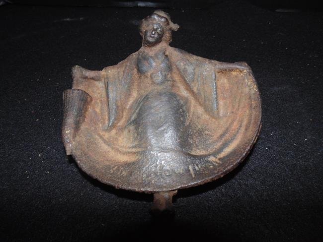 Victorian Naughty Ashtray (1 of 2)
