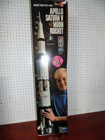 Revell Apollo Moon Rocket Model (1 of 4)