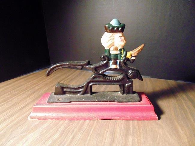 Figural Nut Cracker (1 of 1)