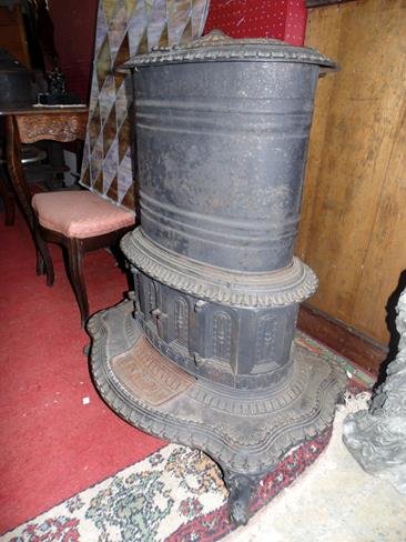 WJ Treadway, Perry & Norton Albany Parlor Stove: Ornate Cast Iron parlor stove by Albany maker W.J. Treadway, Perry & Norton. The Vestal Cottage #21. VEry good conditoin.