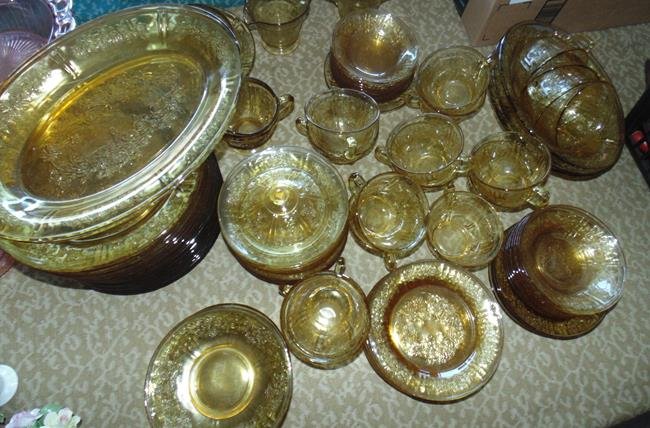 Depression Glass Dish Set (1 of 1)