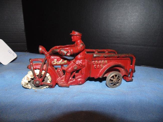 Hubley Indian Motorcycle Crash Car (1 of 1)