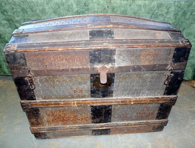 Dome Top Trunk (1 of 1)