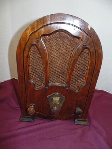 Graybarrette Wood Dome Top Radio (1 of 2)
