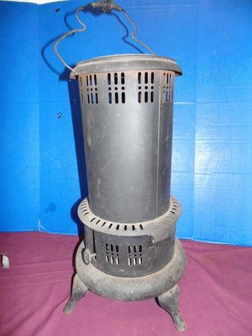 United States Stove Co. Parlor Stove: Metal tag United States Stove Co. Pittsburgh. Measures 24" tall.