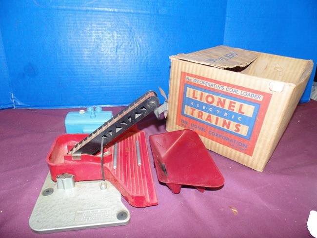 Lionel Operating Coat Loader (1 of 4)