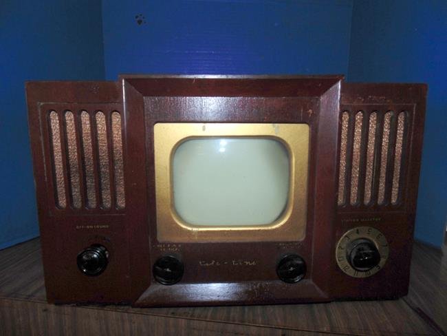 1950's Television: 1950's mahogany television with 6" diagonal screen. The Television hums when plugged in but no light.