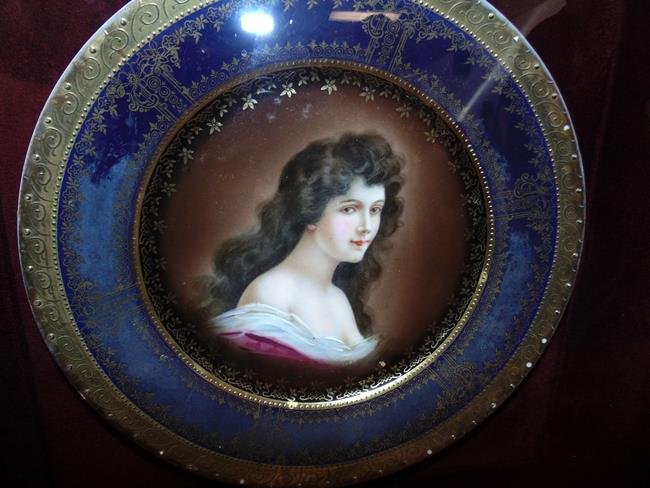 Royal Vienna Portrait Plate (1 of 2)