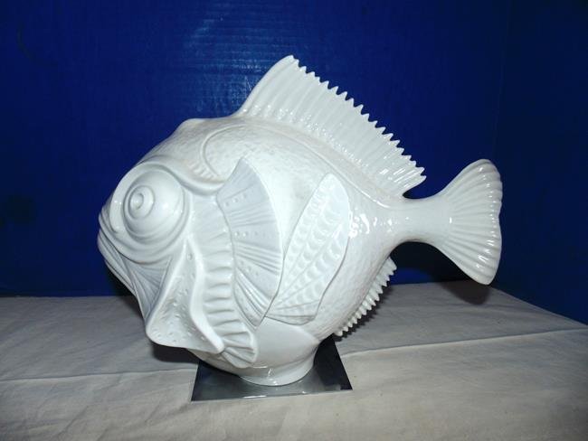 Koi Fish Ethan Allen: White Koi fish by Ethan Allen. Measures 10" x 14". Very good condition.