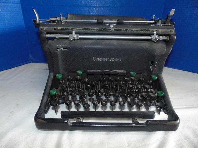 Underwood Typewriter.: Underwood typewriter.