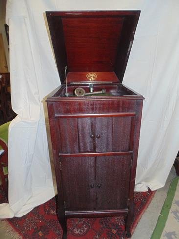 Columbia Grafonola: Mahogany case wind up Columbia Grafonola. Needs needle arm repair. Turntable spins.