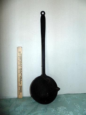 Cast Iron Ladle: Vintage cast iron ladle