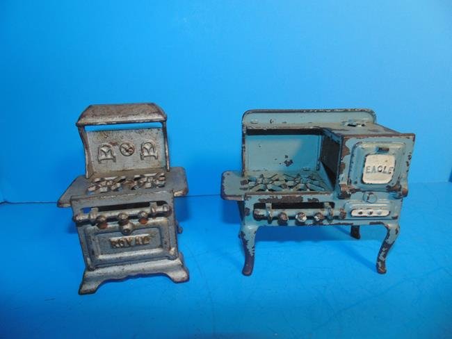 2 Cast Iron Toy Stoves (1 of 1)