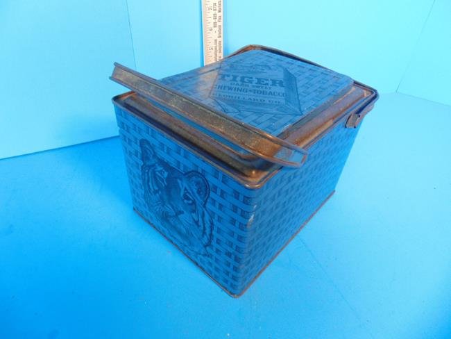 Tiger Chewing Tobacco Tin (1 of 3)