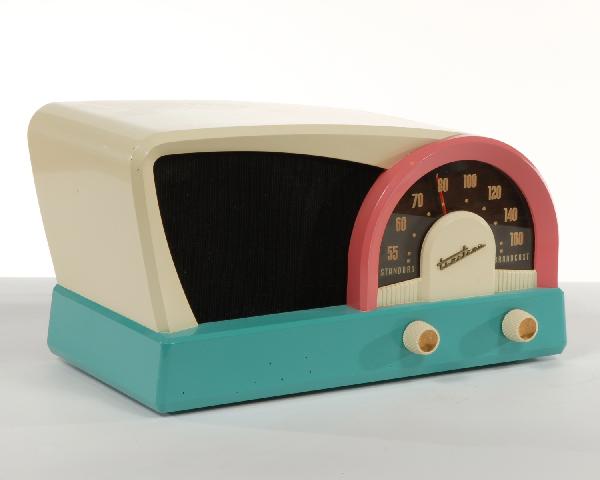 Pink and cream True Tone AM radio: Pink and cream True Tone AM radio