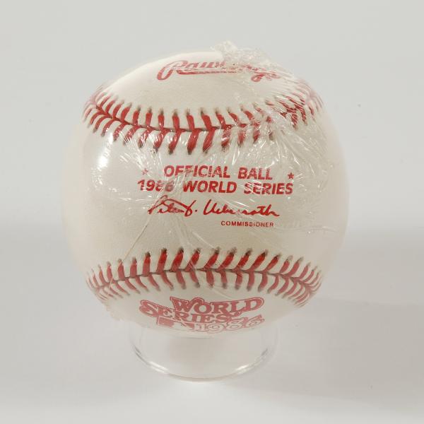 Baseball signed by 1986 World Series New York Yank: Baseball signed by 1986 World Series New York Yankees players Mookie Wilson, Darryl Strawberry, Roger McDowell, Gary Carter and others, Official 1986 World Series