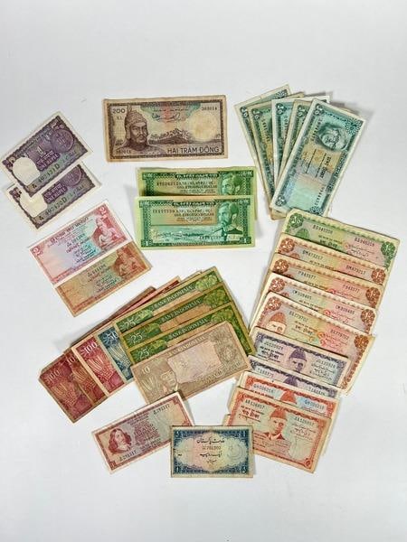 Lot of Foreign Currency: Lot of Foreign Currency, Indonesia, Pakistan, Ethiopia, Vietnam, India, Sri Lanka, Ceylon, South Africa and Bangladesh