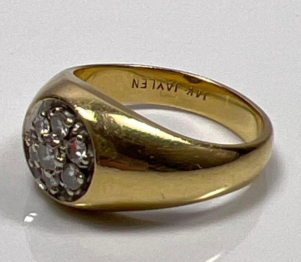 Gentleman's Gold Ring (1 of 2)