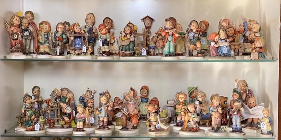 Hummel Two Shelf Lot