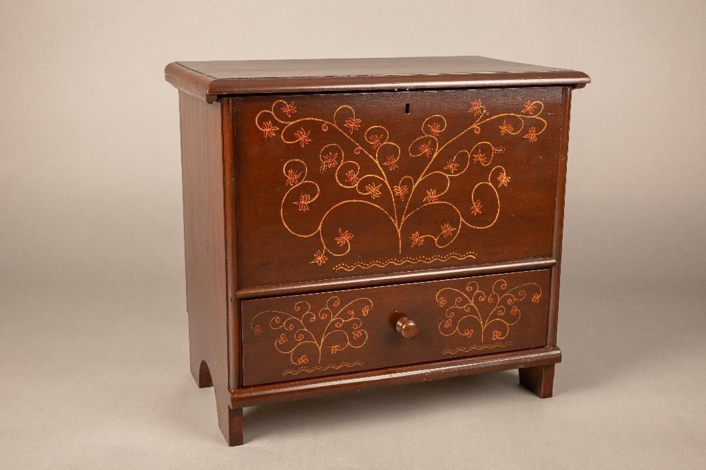 D. R. Dimes Williamsburg Collection early miniature 1-drawer Pennsylvania style blanket chest (1 of 4)
