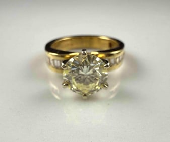 14k Yellow Gold Ring with Diamond and Diamond Melees