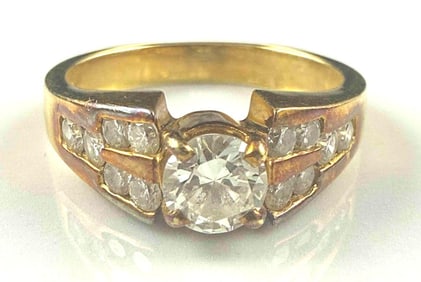 18k Gold Ring with Center Diamond and Small Diamonds