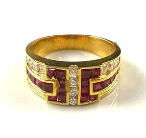 18k Gold Ring with Red Stones and Moissanite