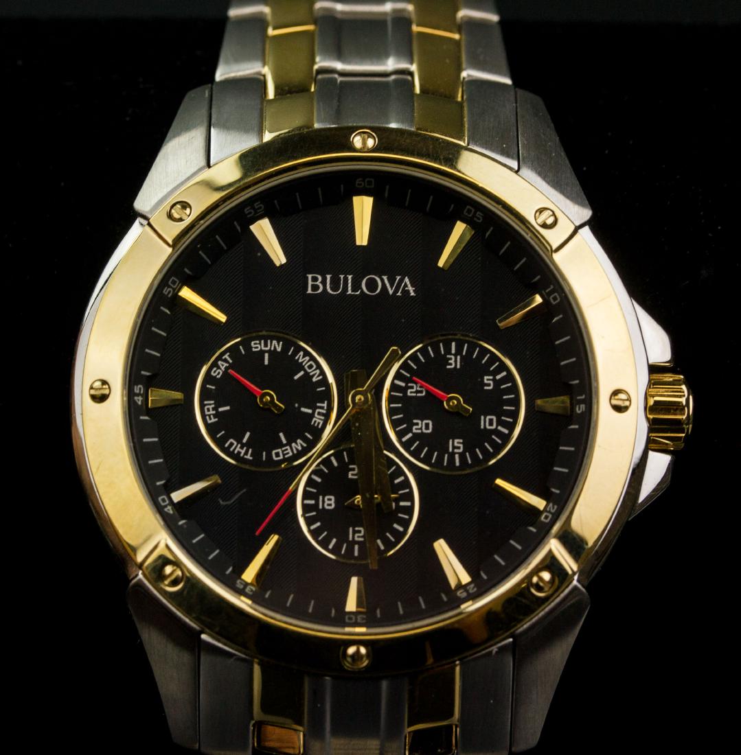 Bulova Two Tone Stainless Steel Men Watch RV$375: Bulova men's wrist watch; model 98C120; retail price $375; D: 3.9 cm, 163 grams