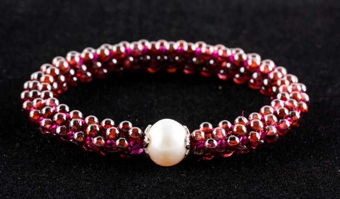 Genuine Garnet & Pearl Bracelet RV $160 (1 of 3)