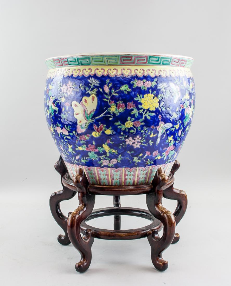 Chinese Famille Rose Porcelain Jar Qianlong Mark (1 of 7)