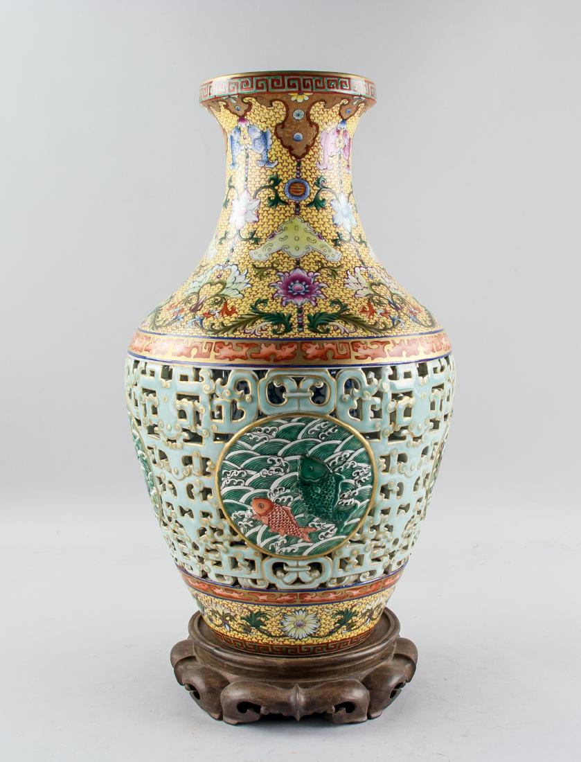 Chinese Imperial Yangcai Reticulated Vase Qianlong Jan 17, 2019 888 Auctions in Canada