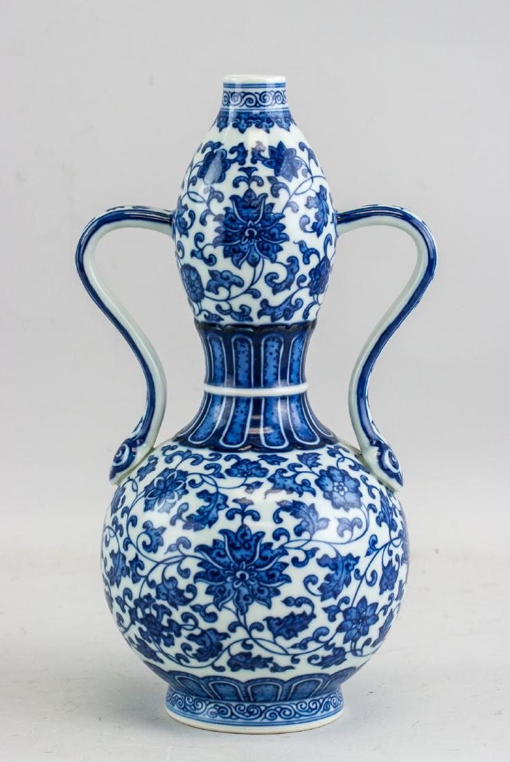 Chinese Blue and White Porcelain Vase Qianlong MK (1 of 8)