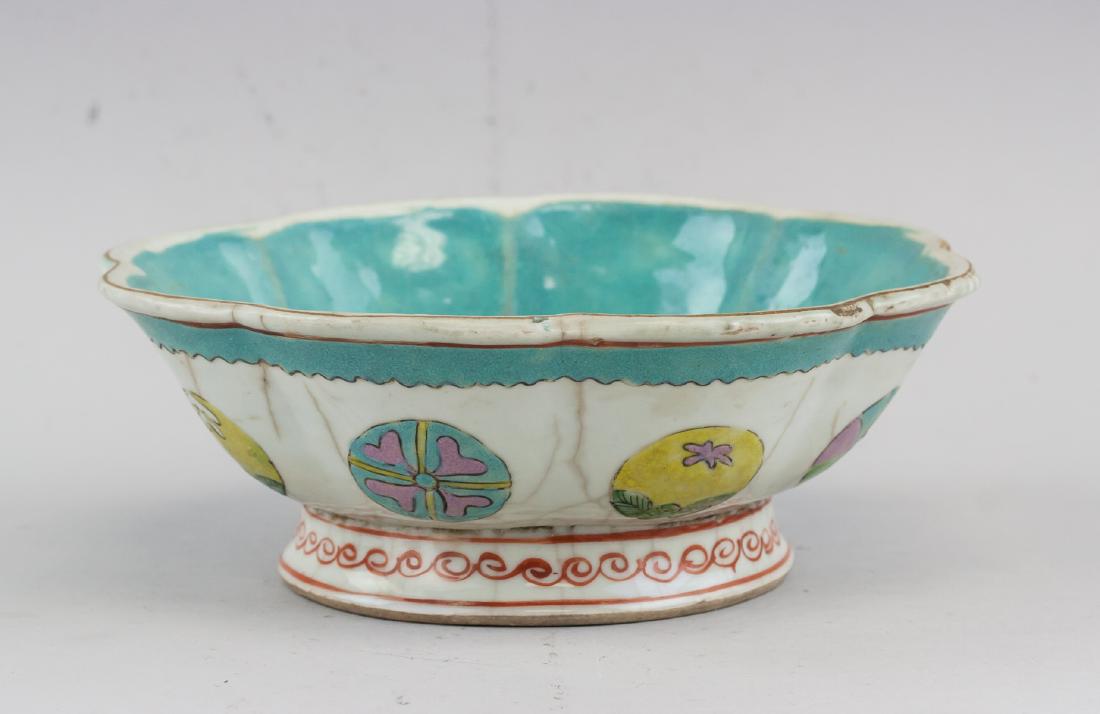 19th C. Chinese Porcelain Lobed Bowl (1 of 6)