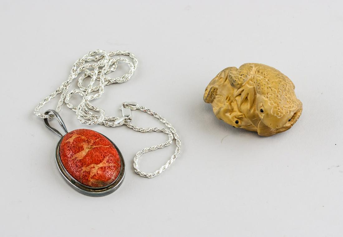 Chinese Lacquer Wood Pendant and Toad Netsuke (1 of 8)