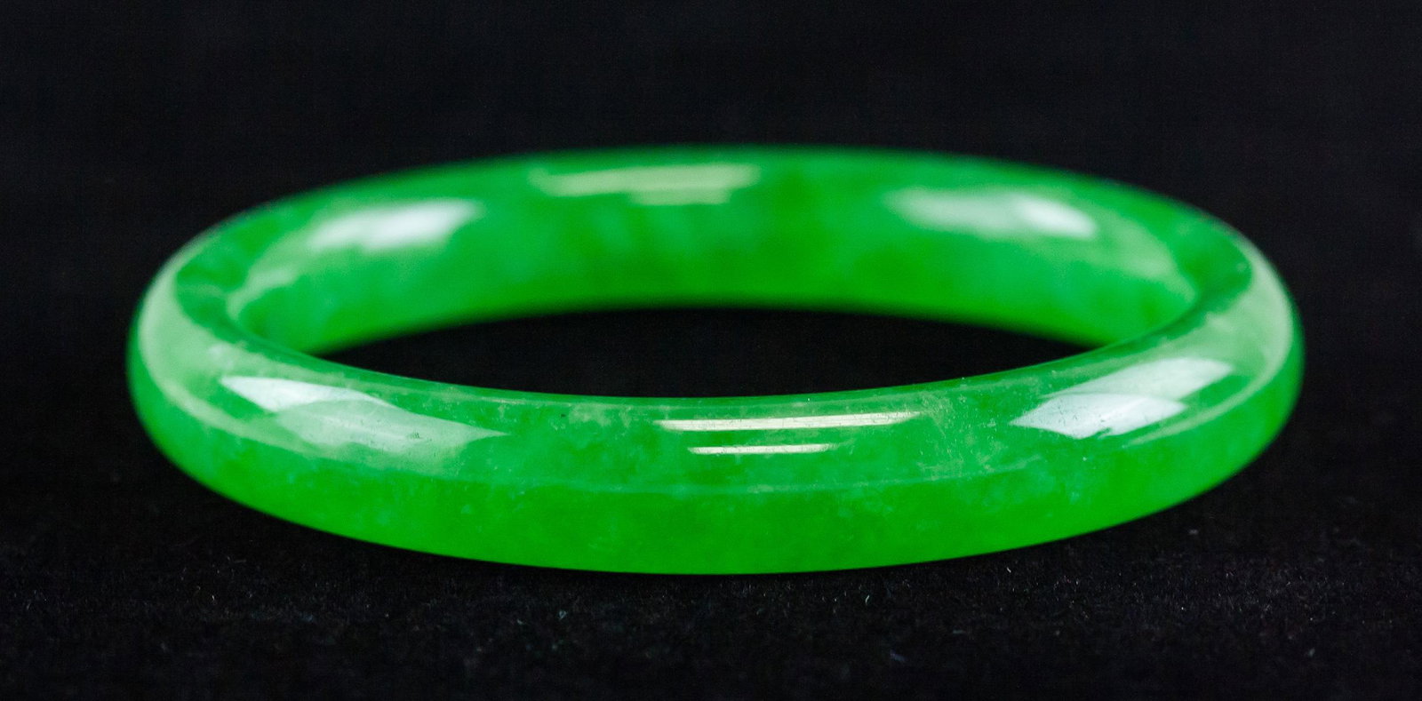 Burma Green Jadeite Carved Bangle GIA Certificate (1 of 5)