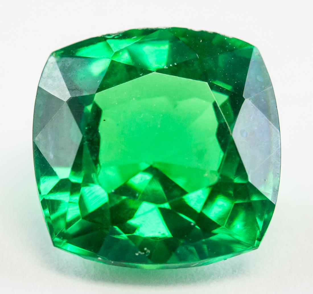 9ct Square Cut Green Tanzania Garnet GGL (1 of 4)