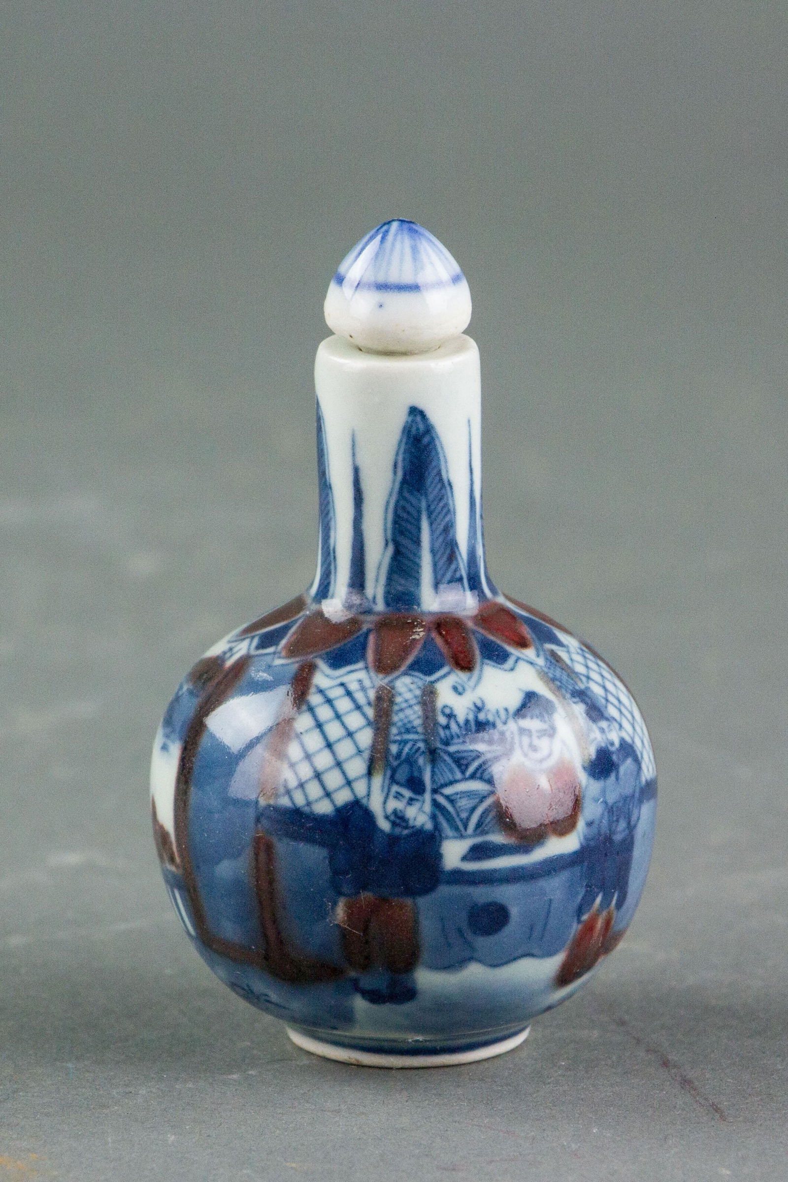 Chinese B&W Porcelain Snuff Bottle Qianlong Mark (1 of 4)