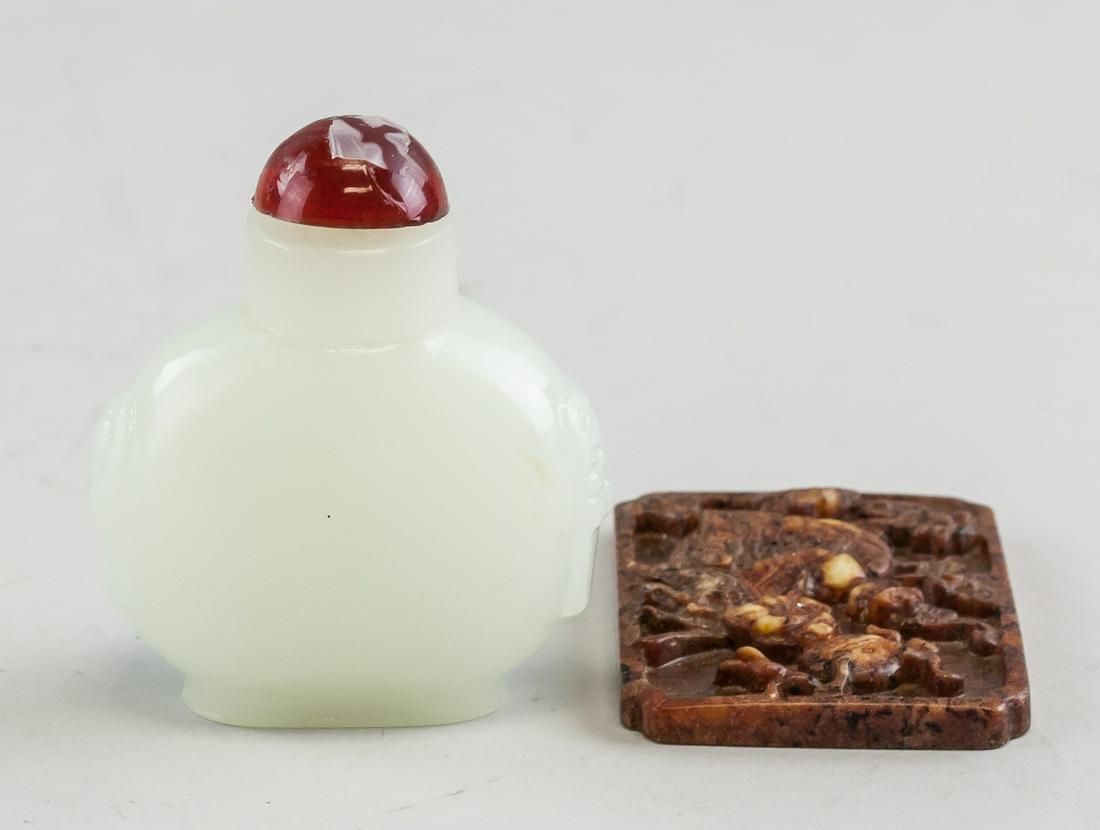 Chinese Hardstone Snuffbottle and Pendant (1 of 6)