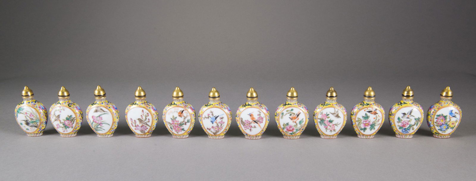 Set 12 Chinese Famille Rose Snuff Bottles Qianlong (1 of 11)