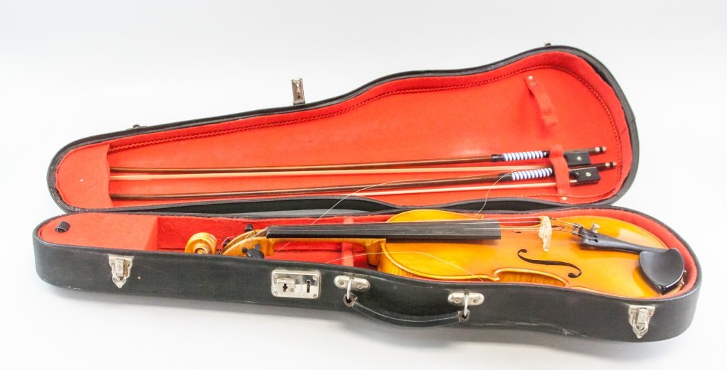 Violin Labelled Carlo Bergonzi 1955 Exam Letter (1 of 16)