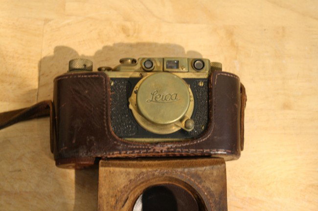 German Leica camera, No. 153611, mark: Ernst Leitz,: German Leica camera, No. 153611, mark: Ernst Leitz, Wetzlar D.R.P. collector's item
