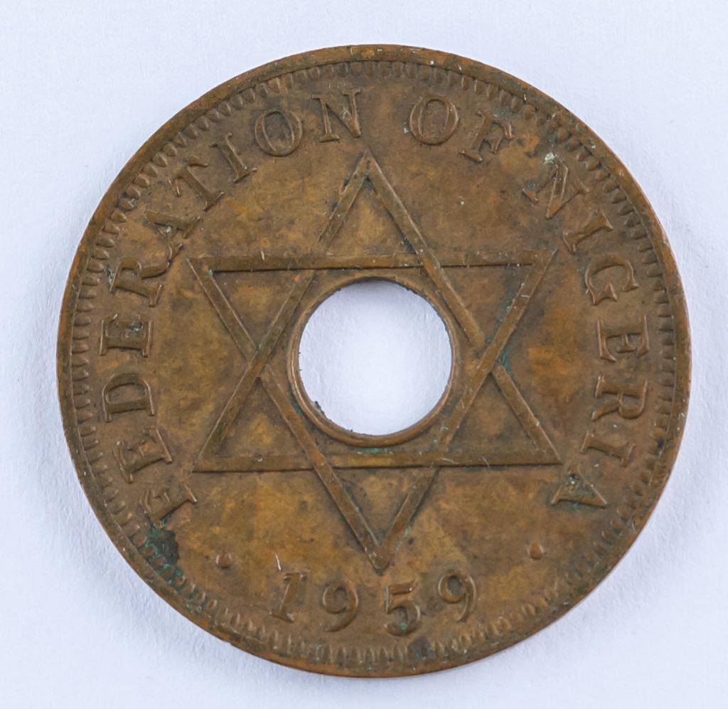 Nigeria 1959 1 Penny Elizabeth II: Nigerian coin. Obverse: Multilingual legends with British crown on top. English lettering: QUEEN ELIZABETH THE SECOND / ONE PENNY. Reverse: Six-pointed star. Lettering: FEDERATION OF NIGERIA / 1959. 7
