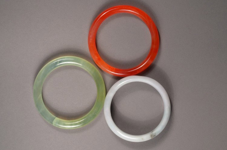 Set of 3: Jade Bangles: Set of three: Chinese jade bangles; D: 8 cm (approx)